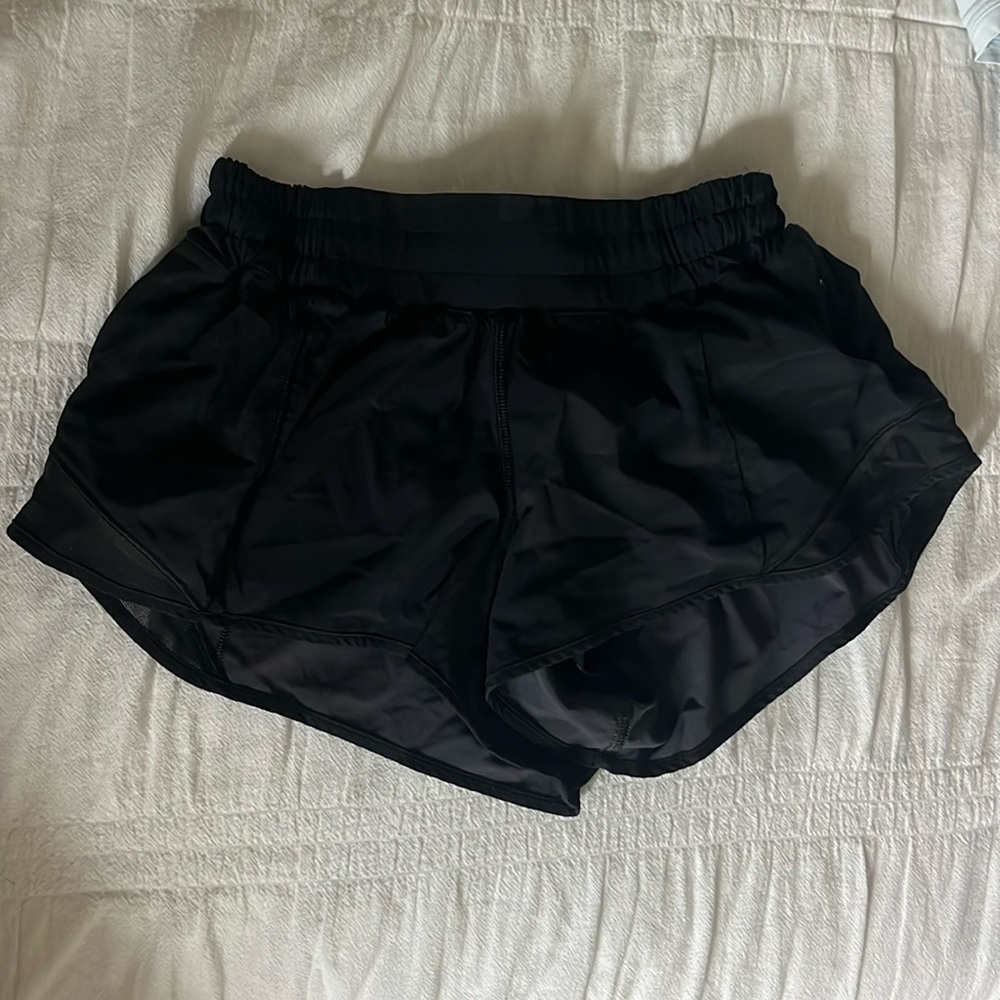 Lululemon dark camo hotty hot shorts size 4